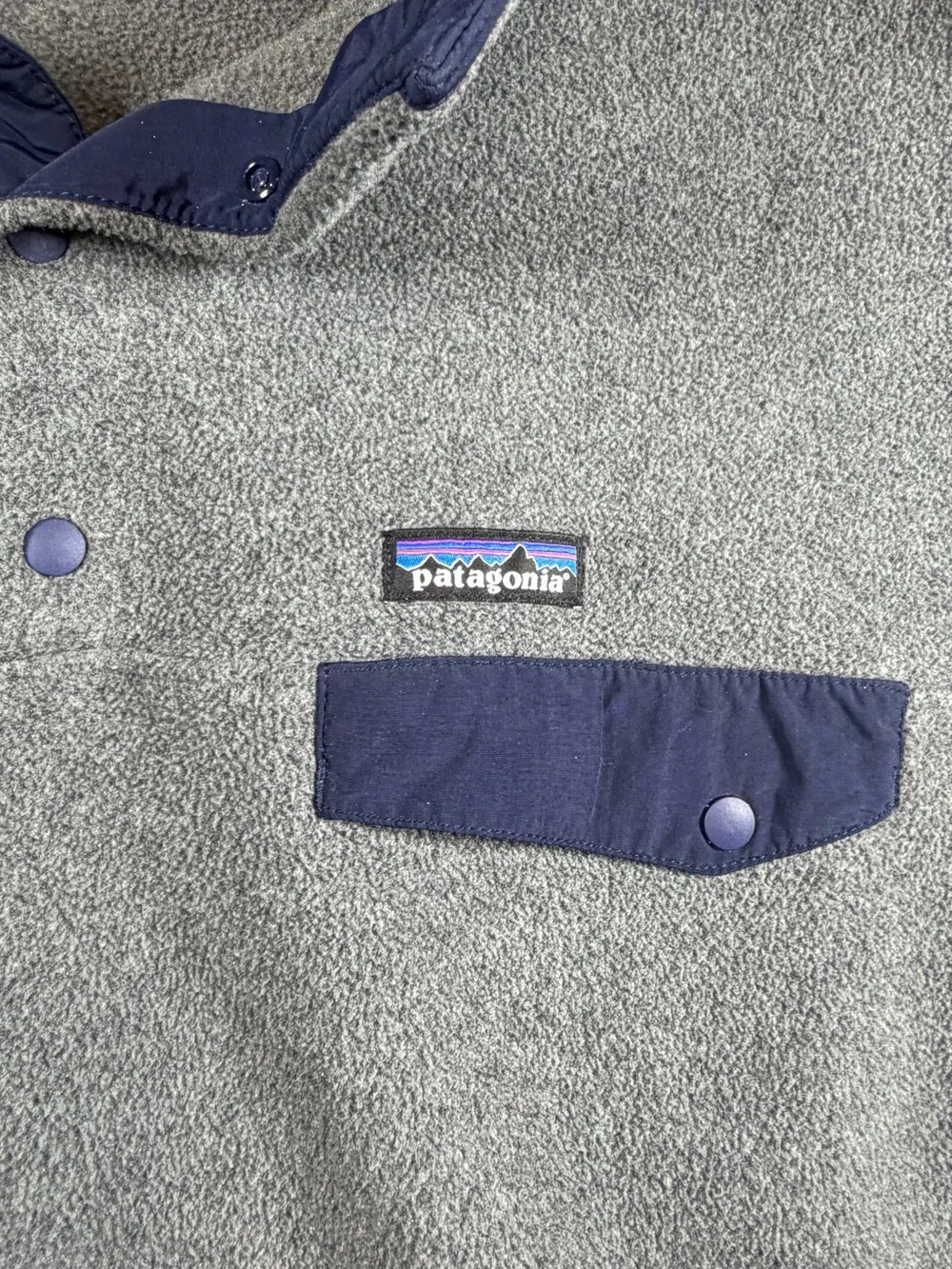 Patagonia Medium Gray Pullover Synchilla Snap T Fleece with Navy Trim